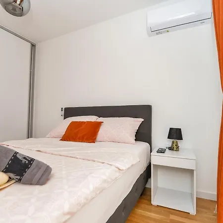 Apartment Darija 3 *